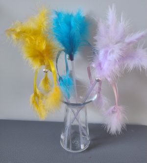 Silkebånd og fjer (25 cm)
